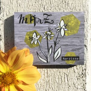 Schokoladeverpackung mit "März"-Schriftzug und gezeichneter Narzisse in einem Blogbeitrag über digitale und analoge Kreativität.
