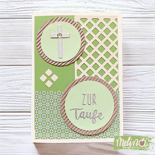 Grußkarte im Scrapbooking-Stil mit Schriftzug "Zur Taufe" und einem Kreuz in der linken oberen Ecke.